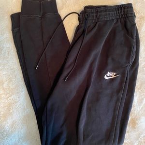 Women’s Nike sweatpants Size M Longs